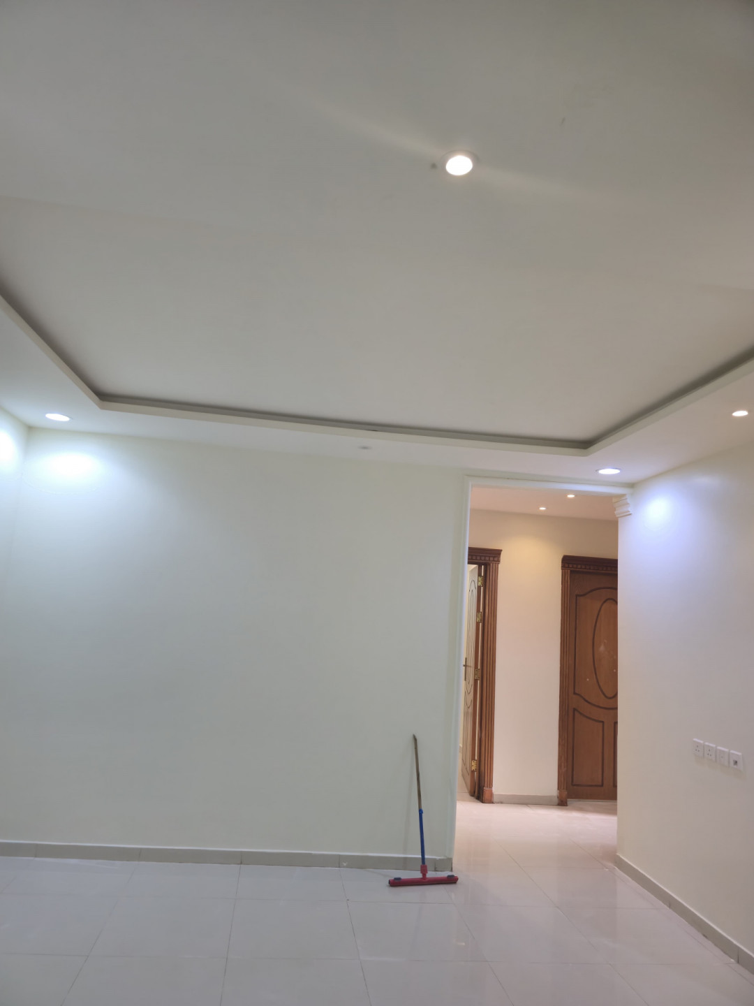 Clean and fully renovated apartment