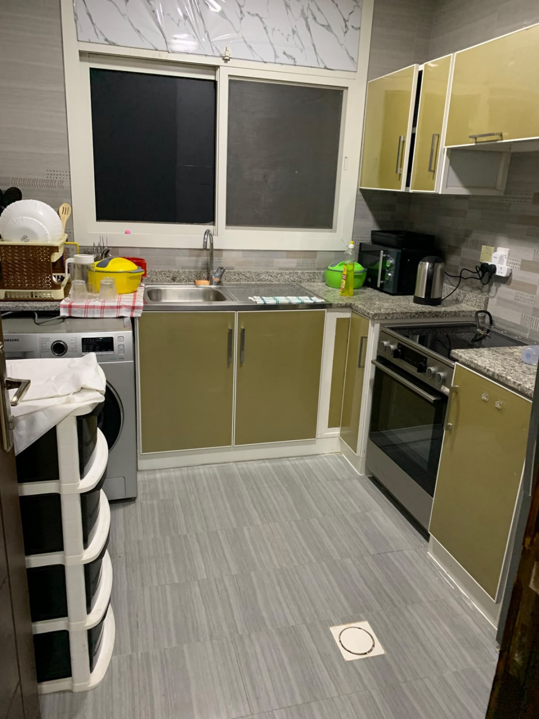 Spacious apartment in Al-Aliya, excluding utilities