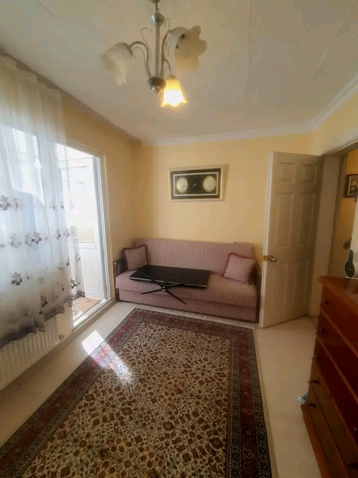 Spacious apartment in Fatih, close to the metro