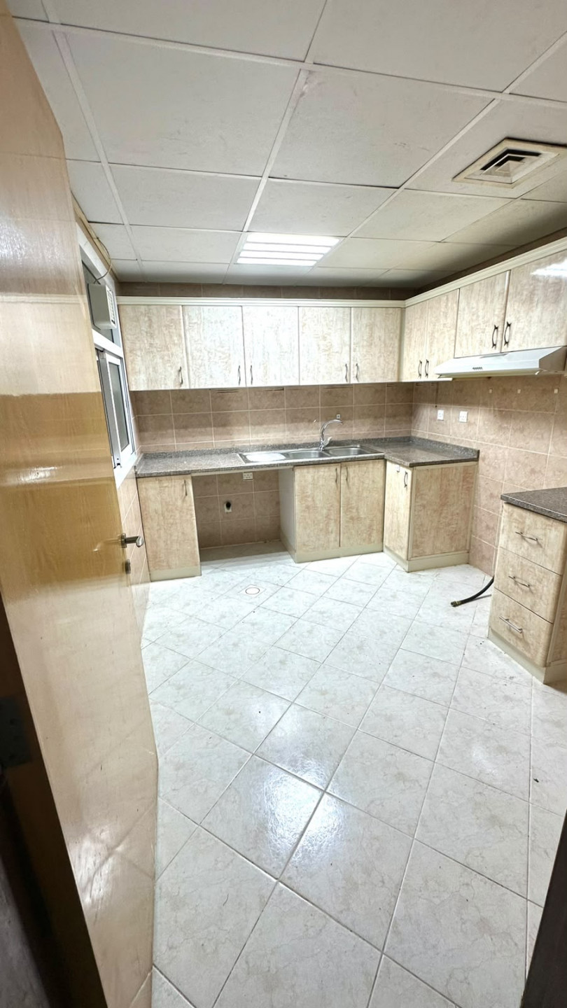 Spacious apartment in a tower in Al Taawun