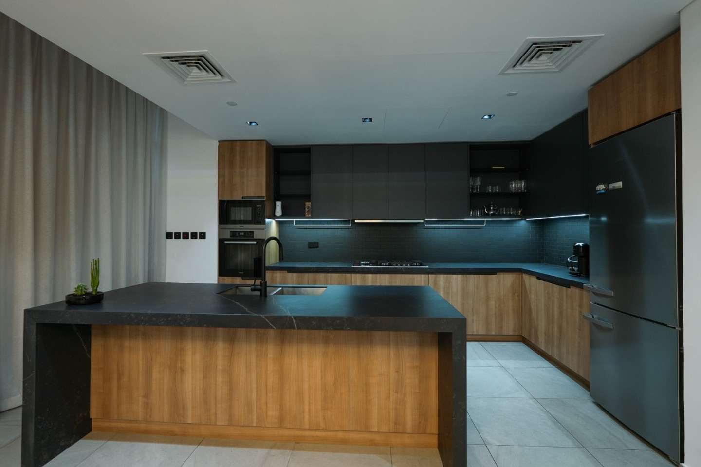 Spacious Apartment | Furnished with Luxury Furniture | DT1 Downtown