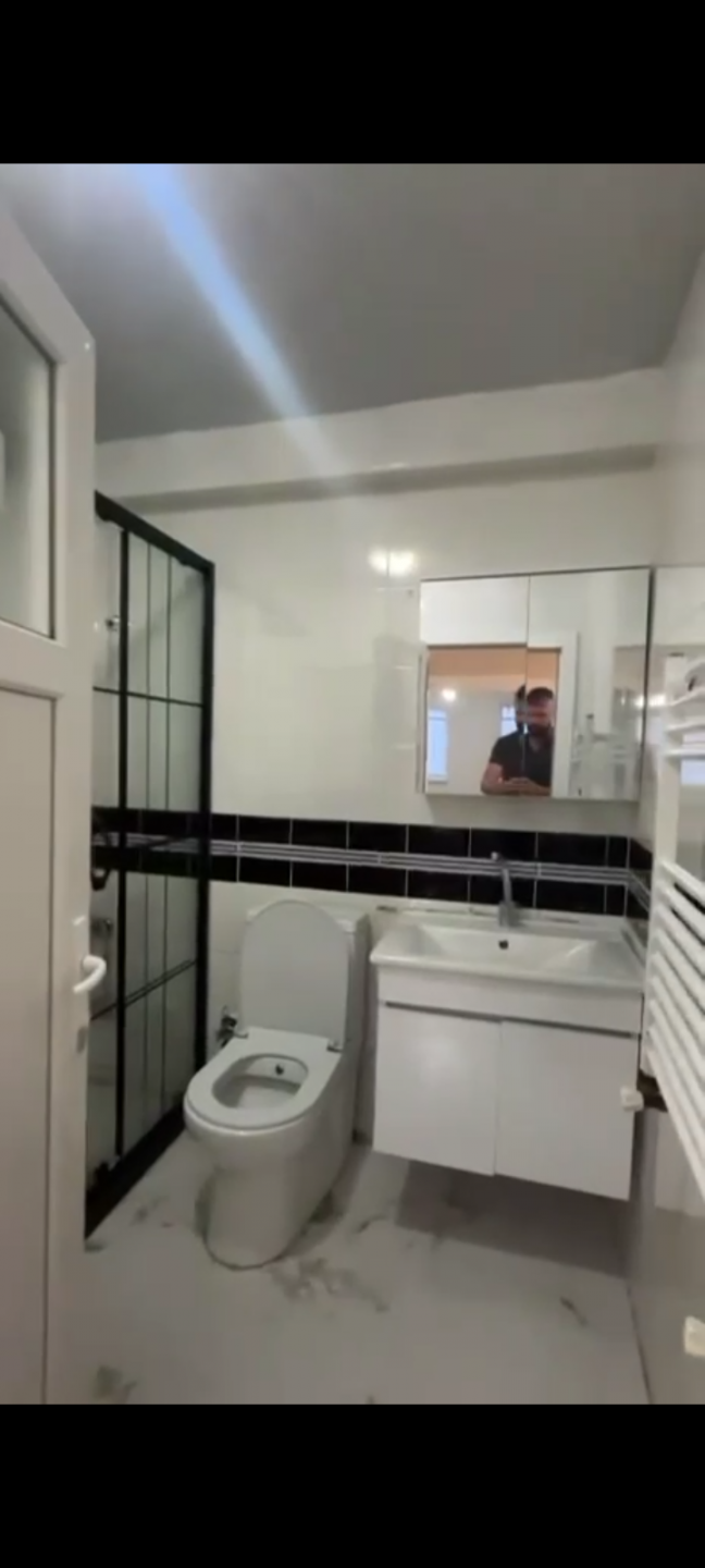Spacious, modern, and tidy apartment