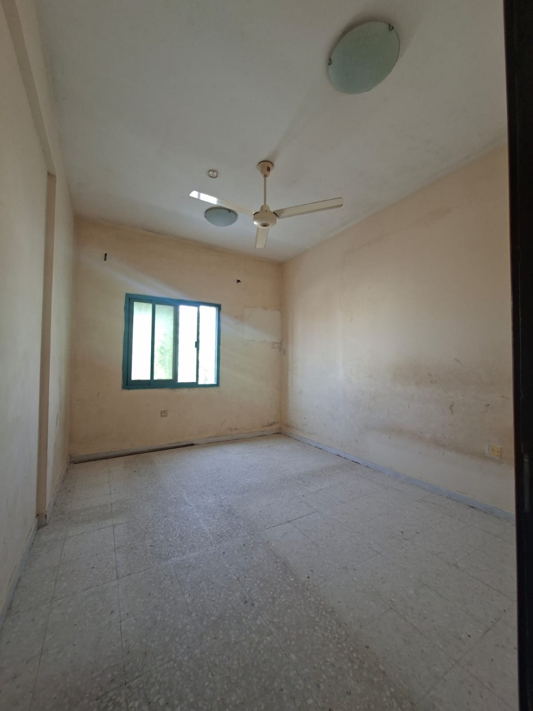 Apartment in a prime location with a balcony