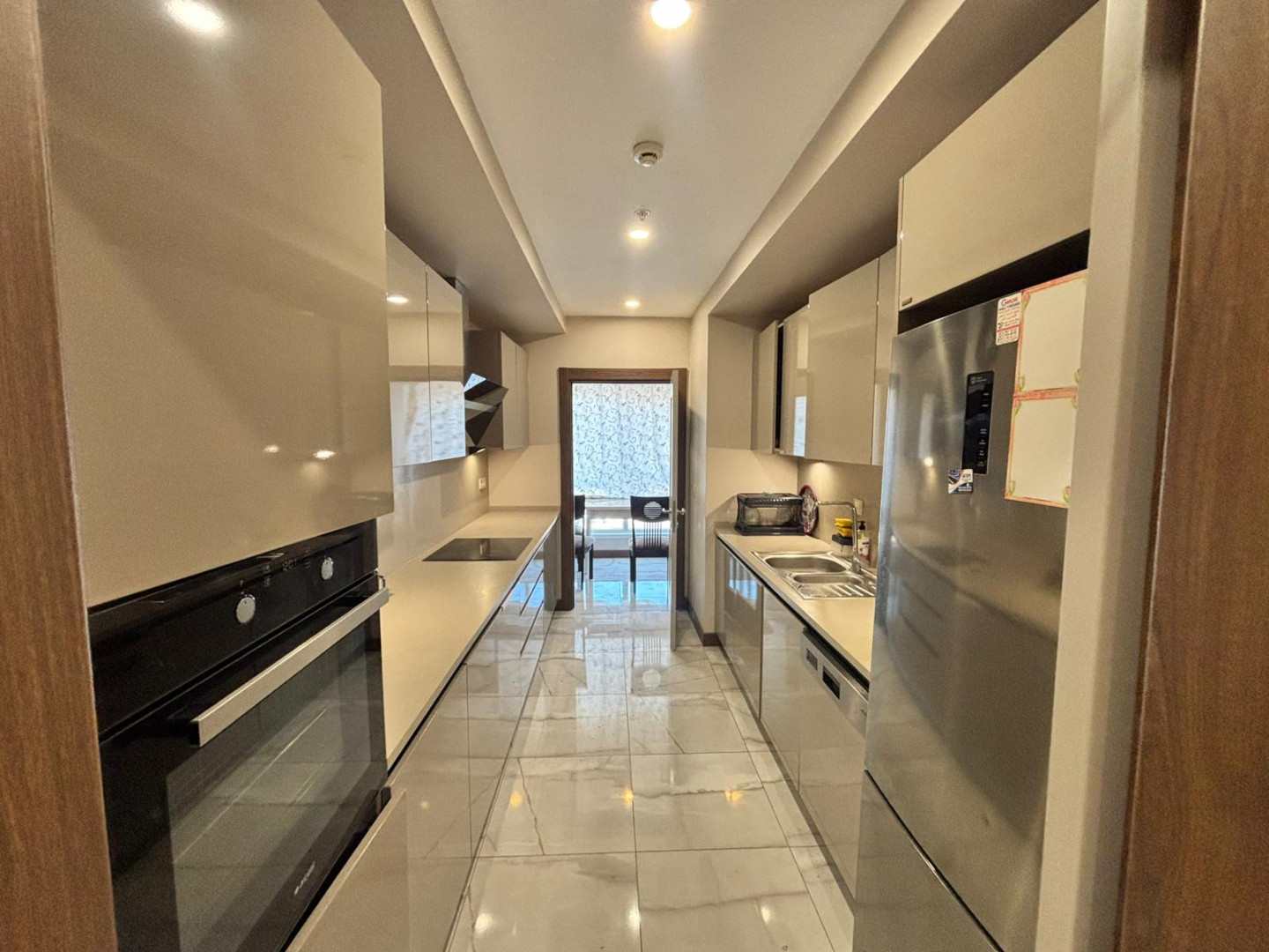 Three-bedroom apartment with a living room for annual rent