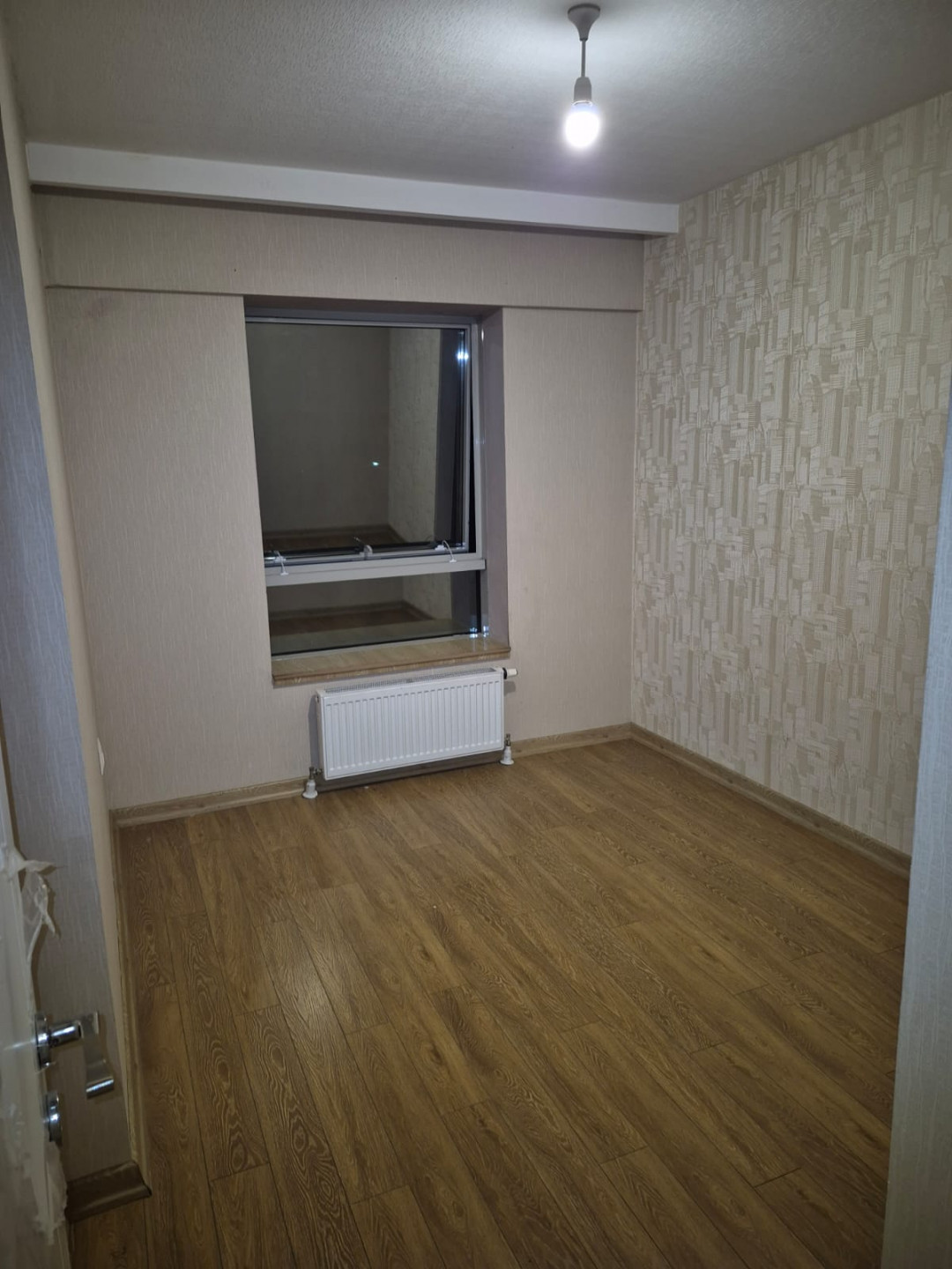 Three-room apartment with a living room, empty