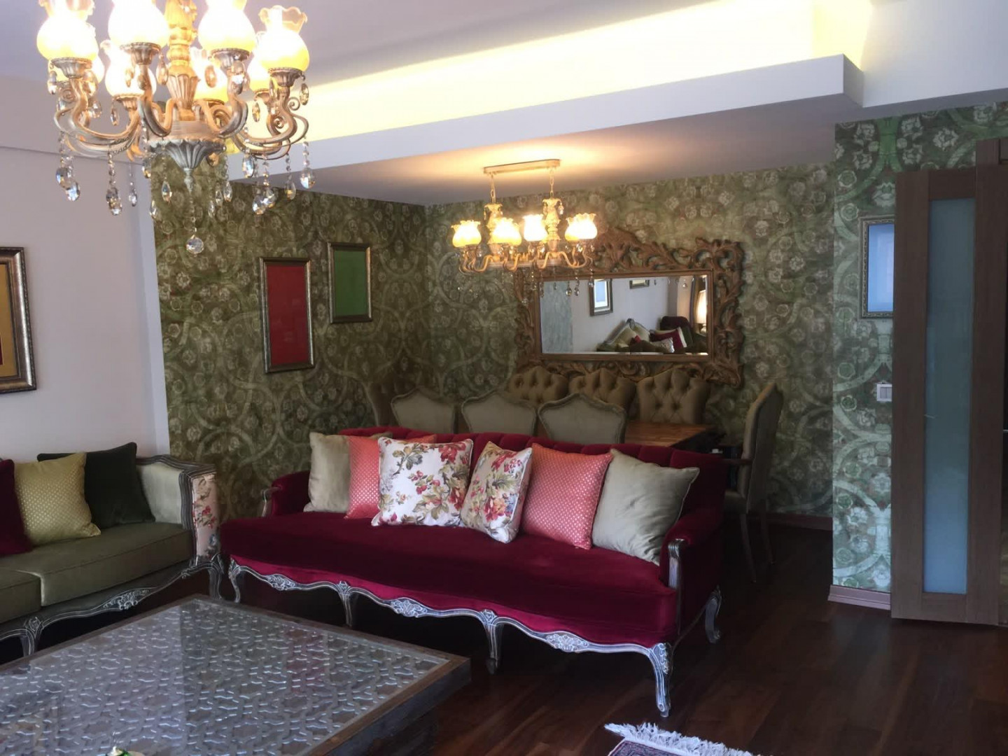 Three-bedroom apartment with a living room for annual rent