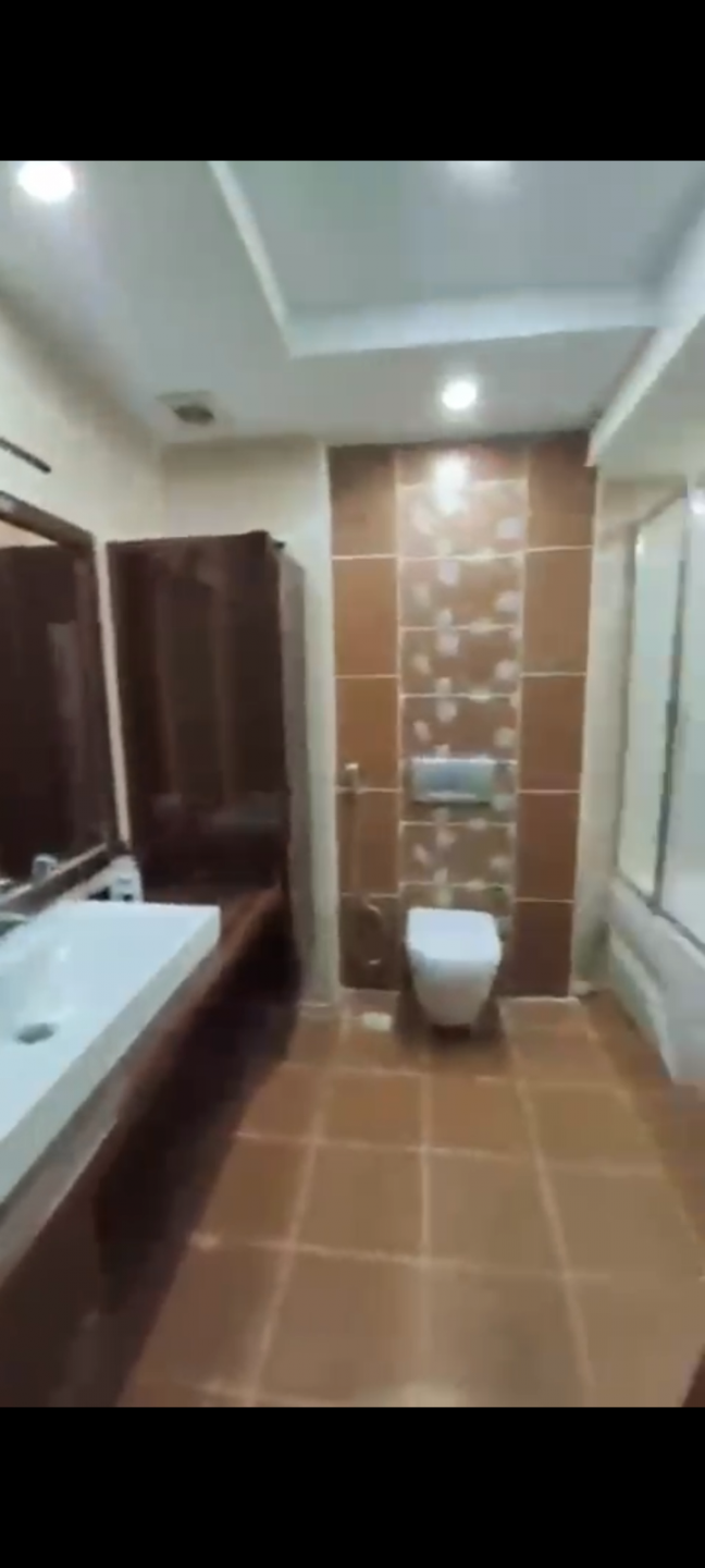 Three-bedroom apartment with a living room for rent