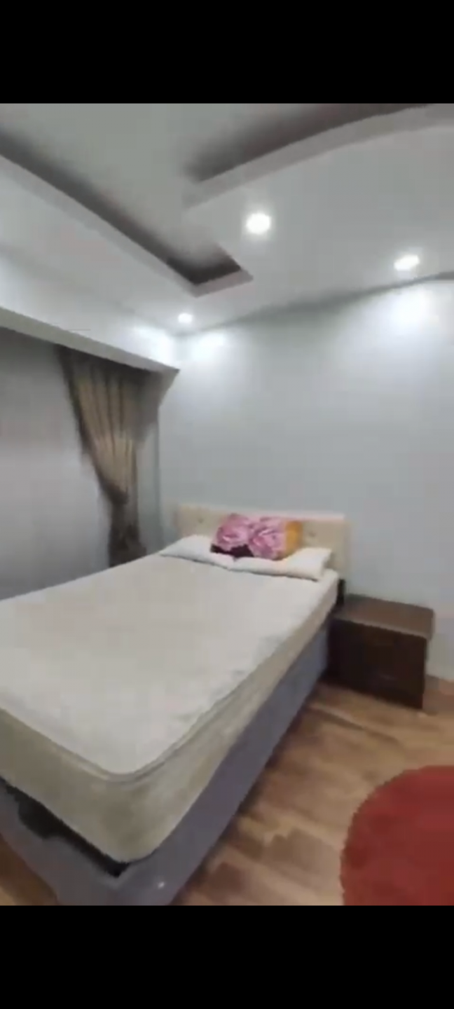 Three-bedroom apartment with a living room for rent