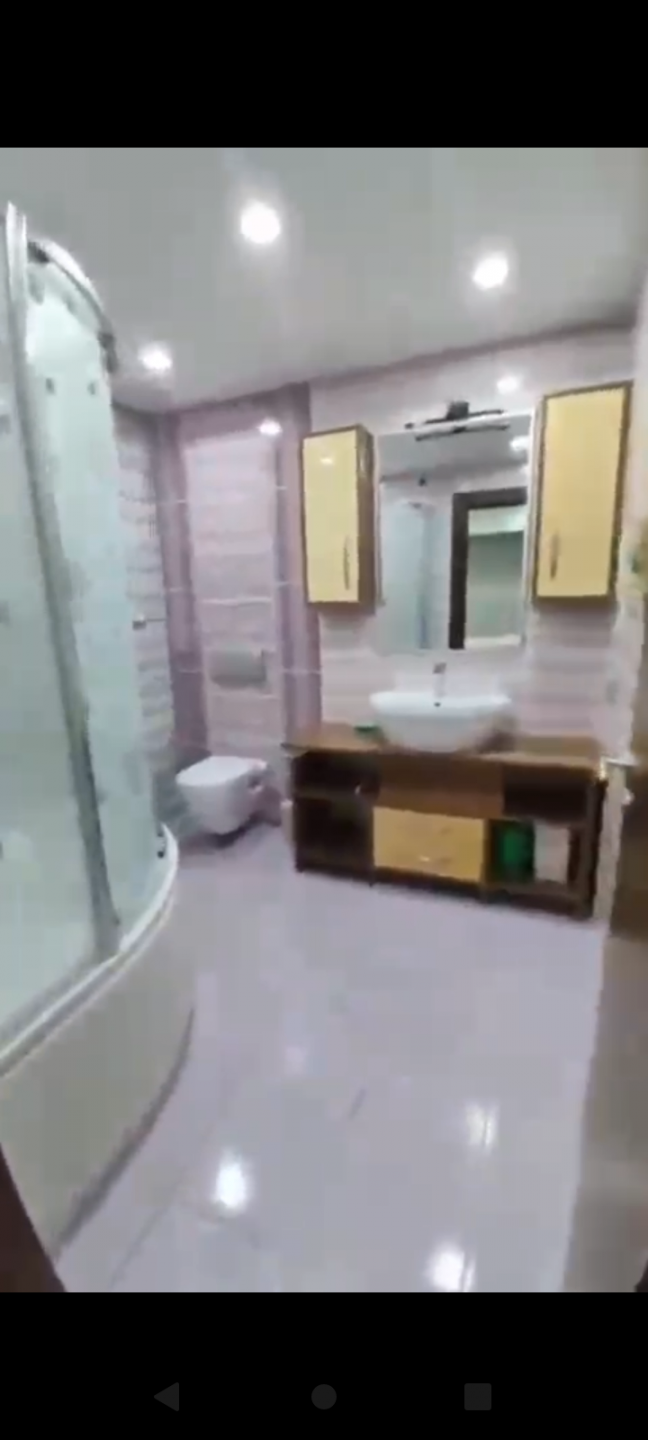 Three-bedroom apartment with a living room for rent