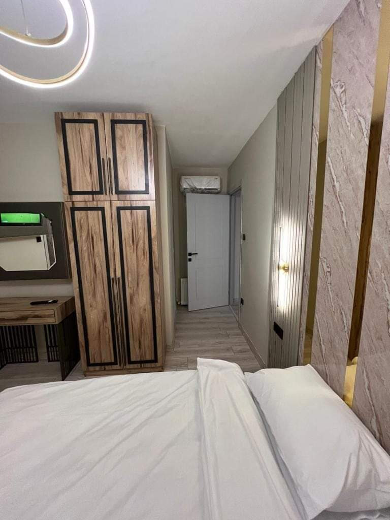 Three-bedroom apartment with a living room, super deluxe
