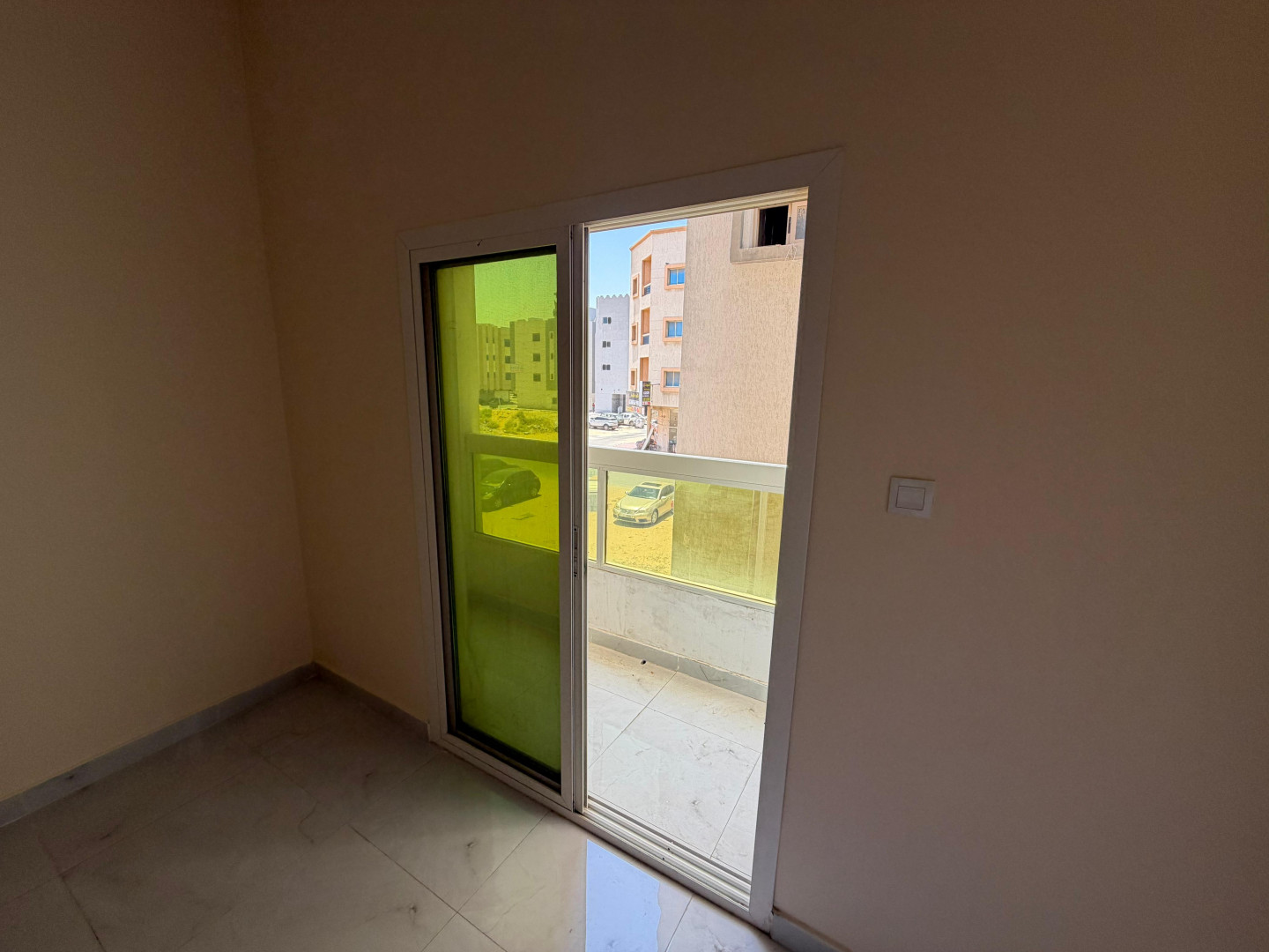 3-bedroom apartment with a living room