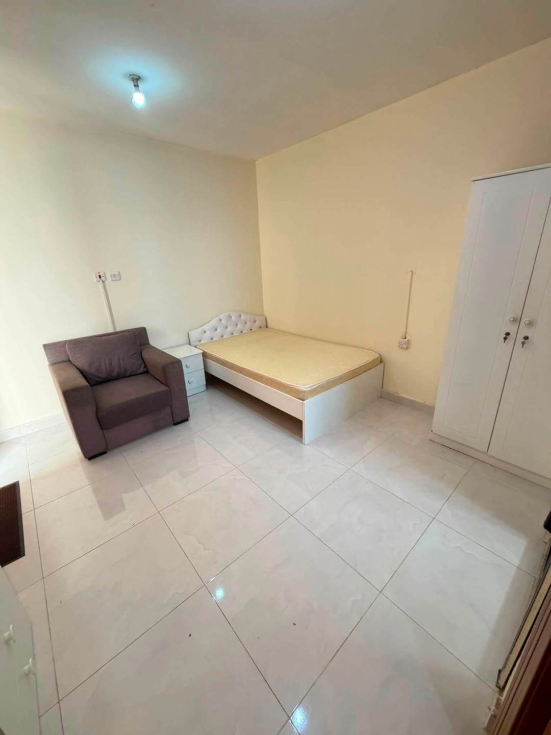 One-bedroom apartment with kitchen