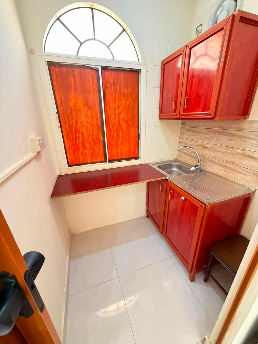 One-bedroom apartment with kitchen