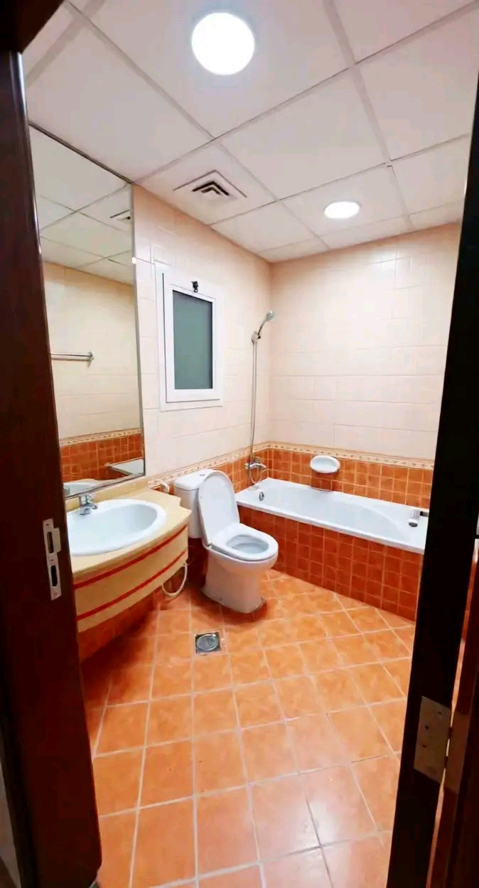 One-bedroom apartment with balcony in Ajman – Al Ittihad Tower, open view with parking, for rent