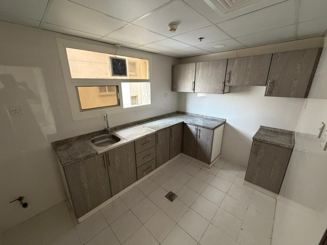 One-bedroom apartment for annual rent