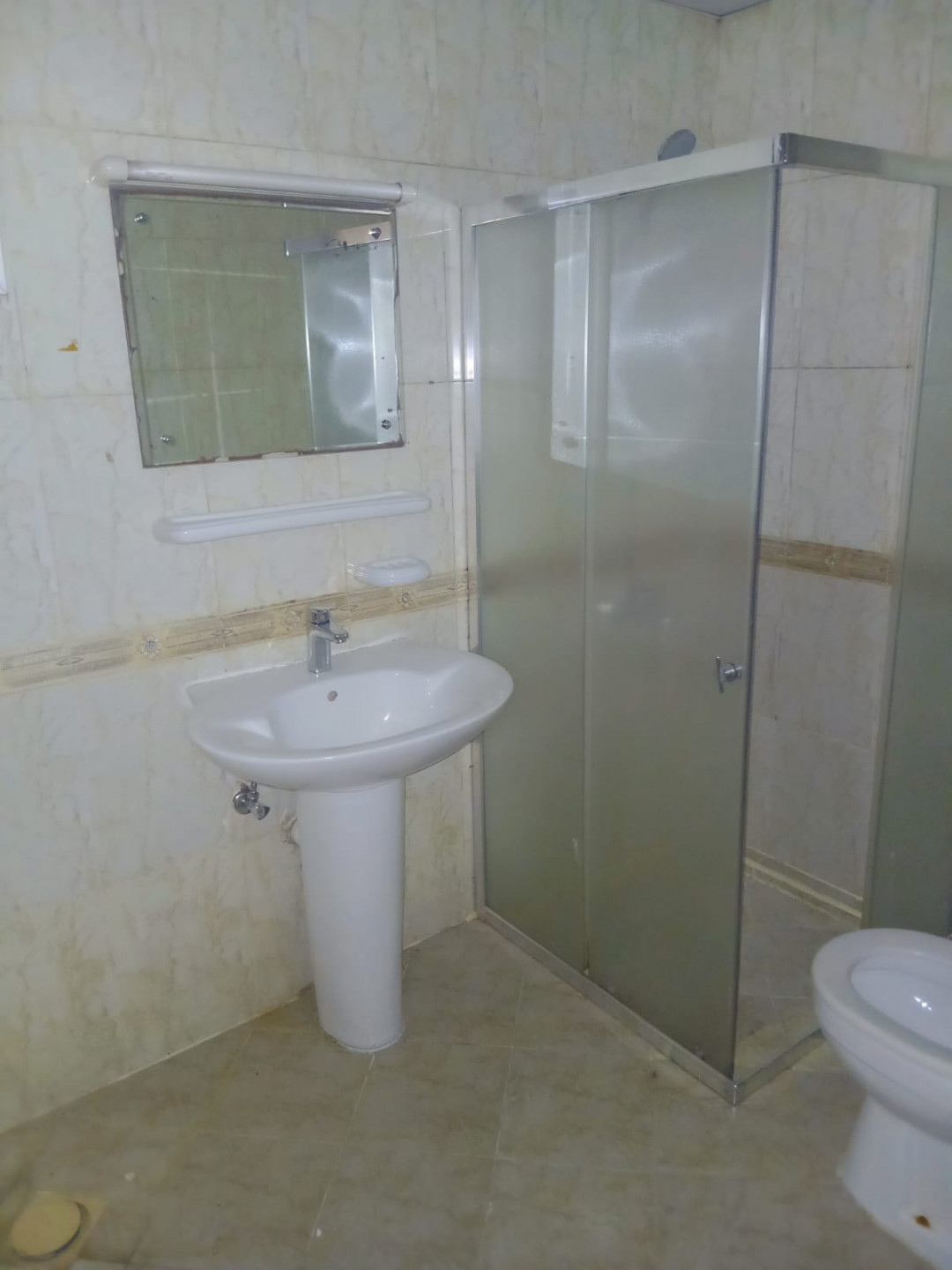 Two-bedroom apartment with a living room in Babushgara