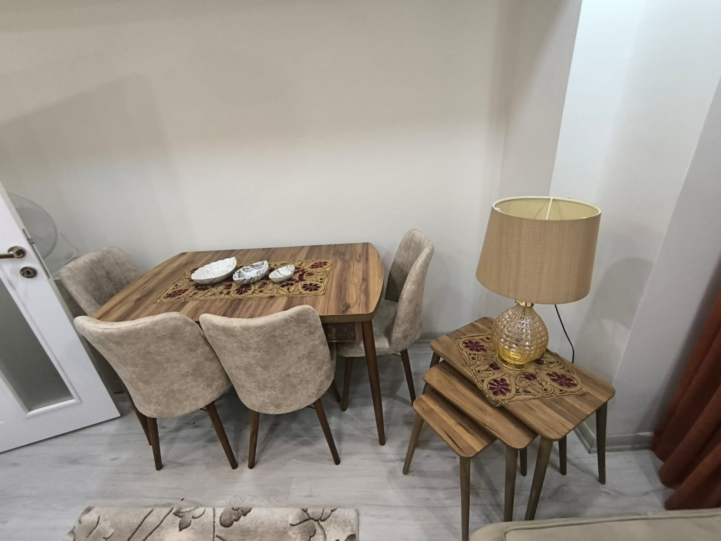 Two-bedroom apartment with a living room, furnished and clean.