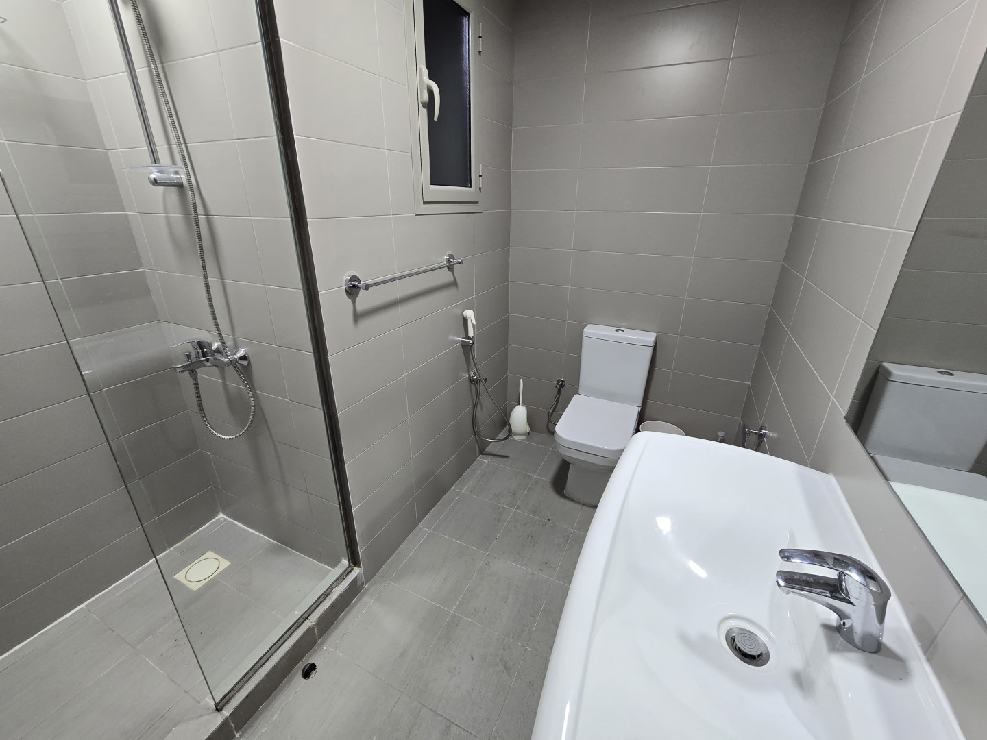 Furnished apartment for rent in Juffair, electricity included