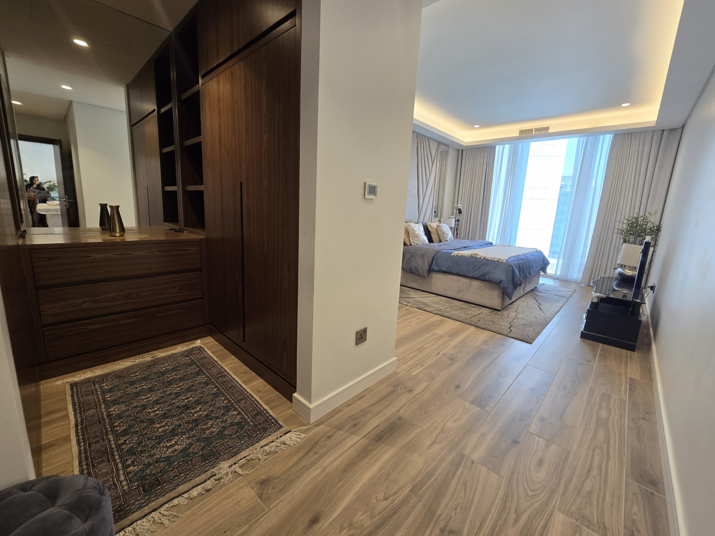 shkh-llaygar-mfrosh-shaml-alkhrbaaa-fy-dlmonya61778500543.jpg