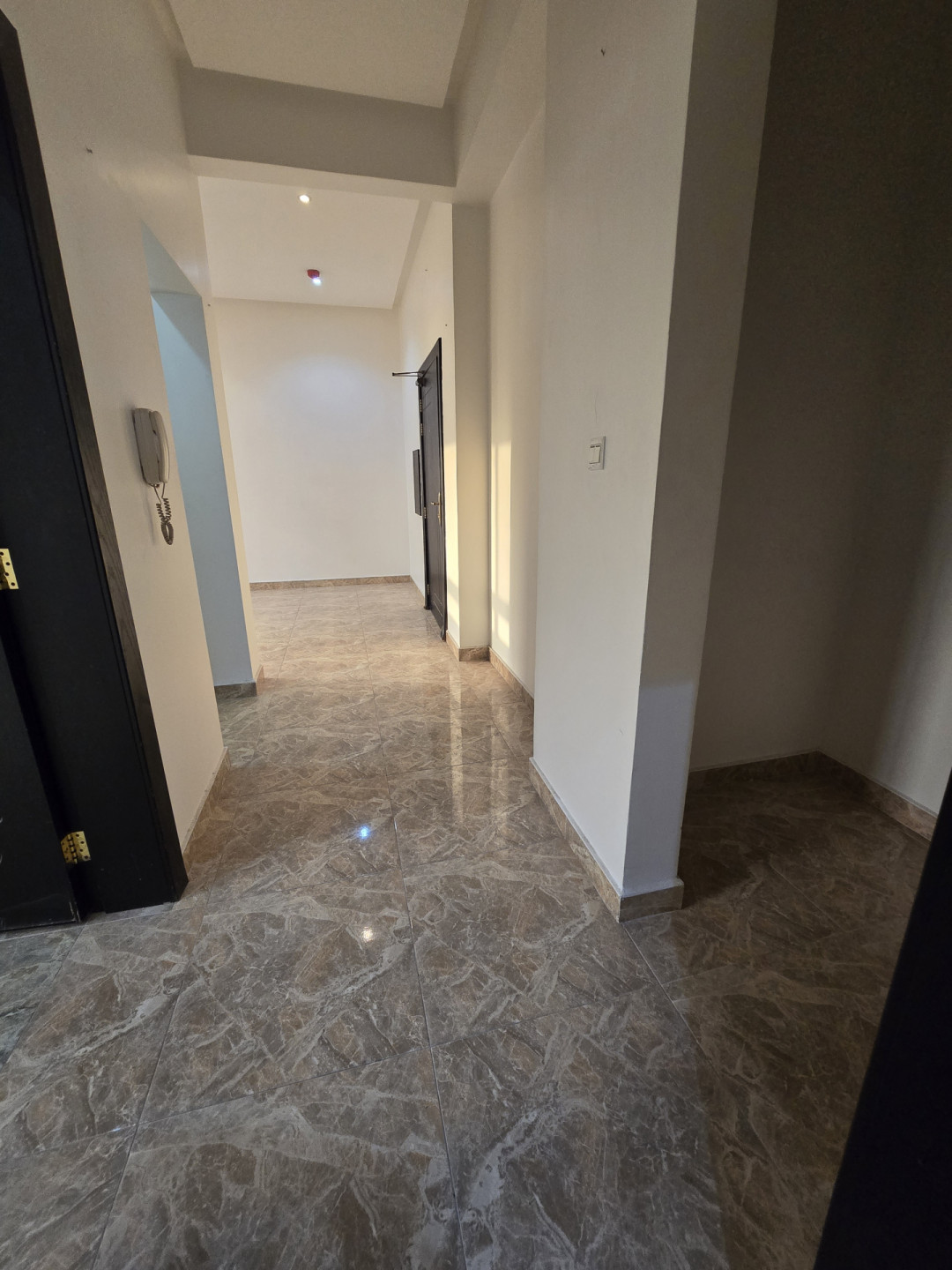 Apartment for rent in Saar, electricity included, with air conditioning.
