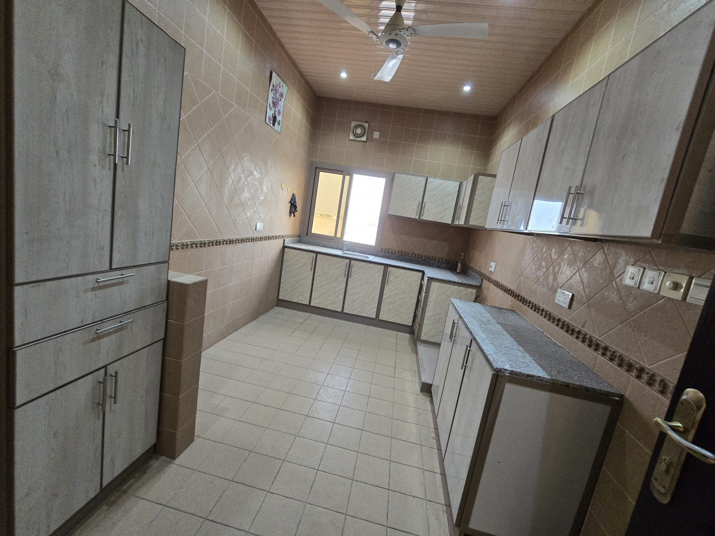 Apartment for rent in Saar, electricity included, with air conditioning.