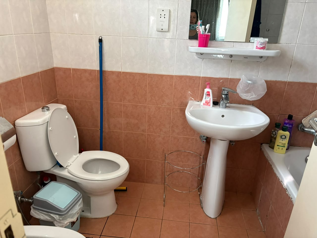 Clean apartment, one bedroom, living room, and separate kitchen