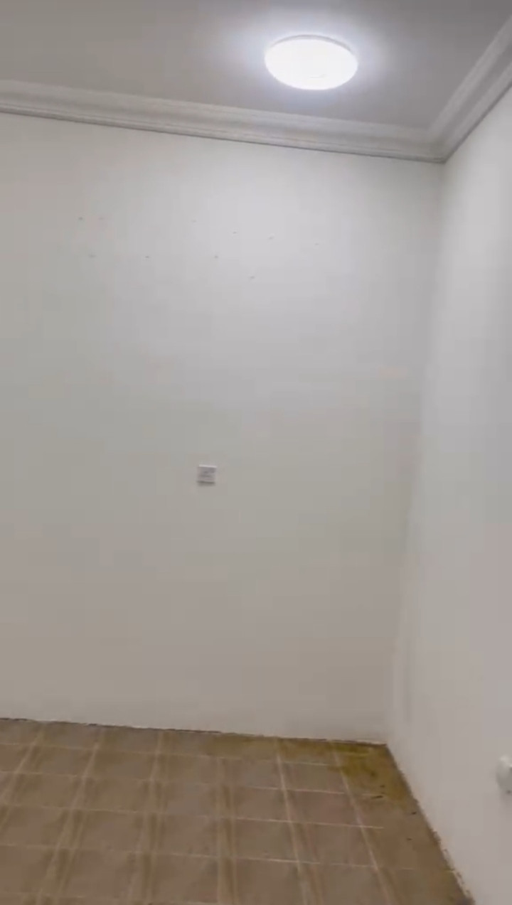 Spacious master apartment, newly painted and cleaned