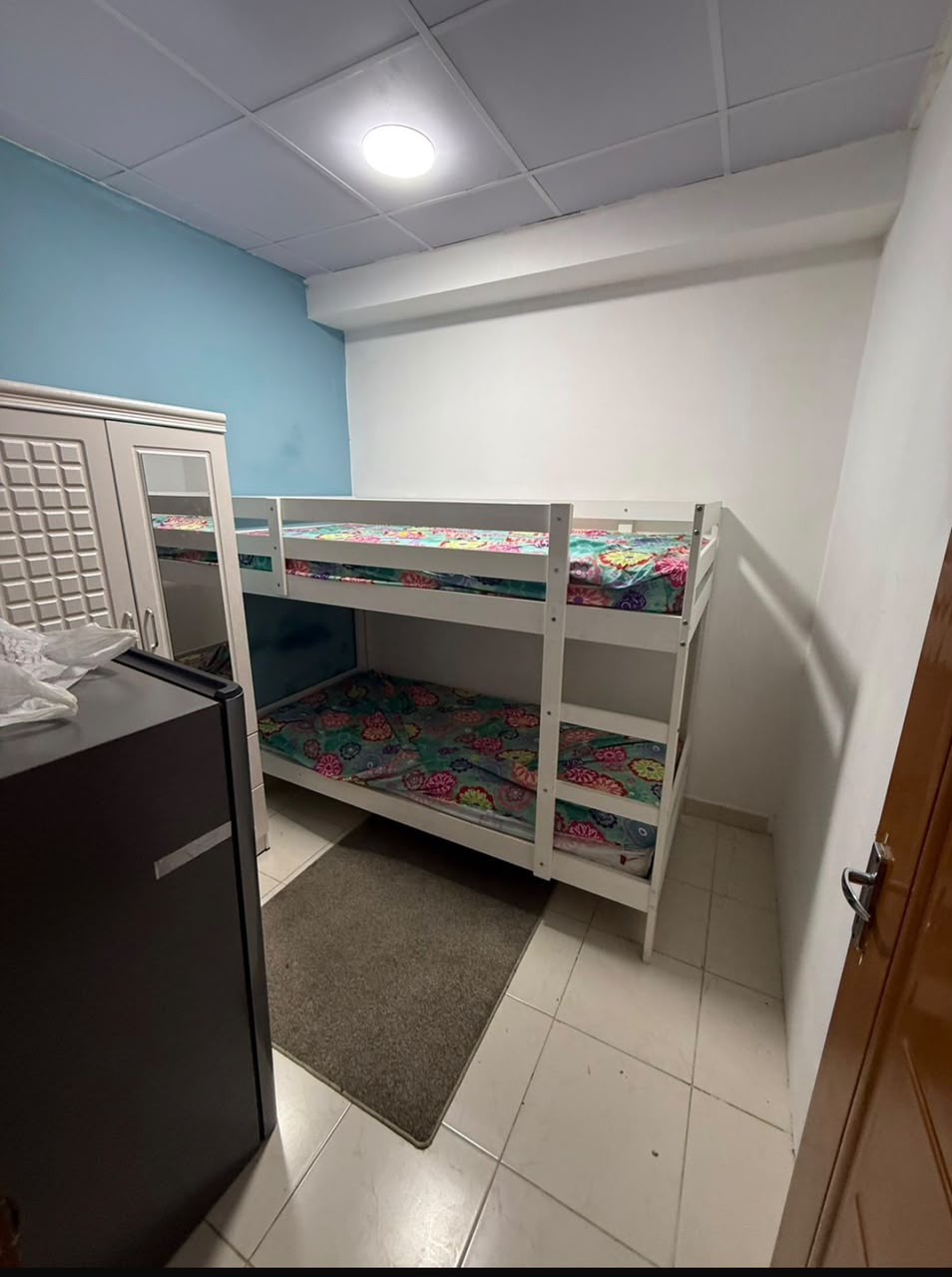 Youth accommodation, double partitions