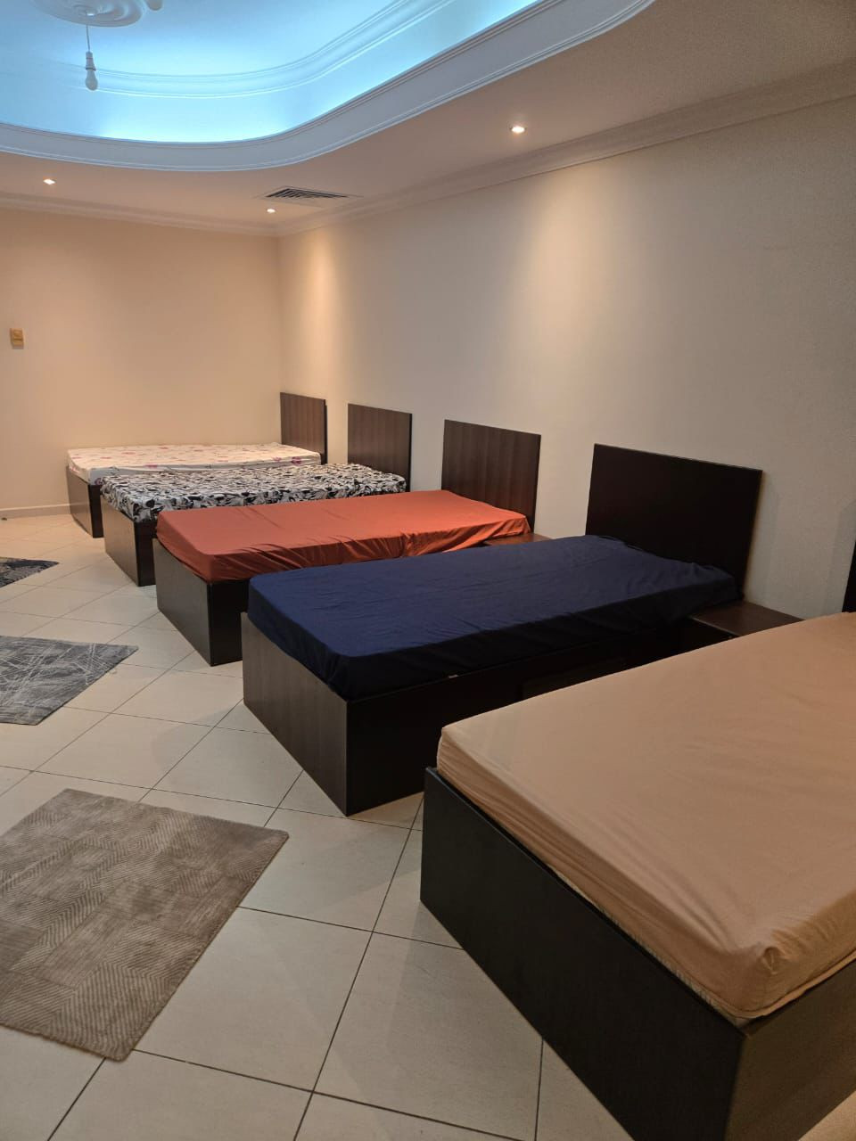 Bed in Al Qasbah, very clean apartment, young men wanted