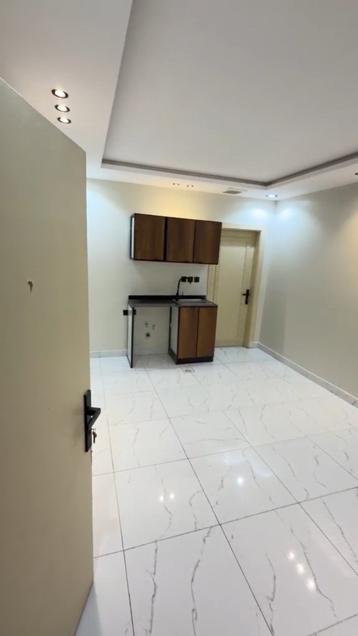 Officers' District Studio (Comprehensive)