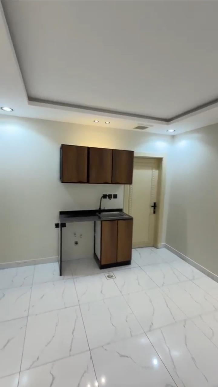 Officers' District Studio (Comprehensive)