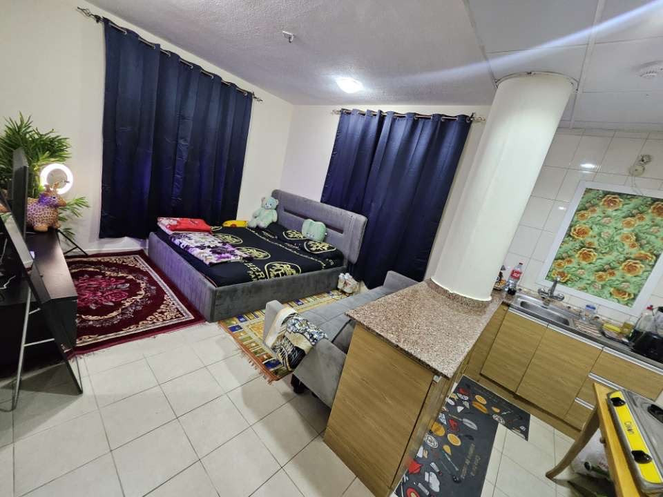 Second studio apartment for rent in Al Majaz, Sharjah, close to the Corniche, bus station, and all services.