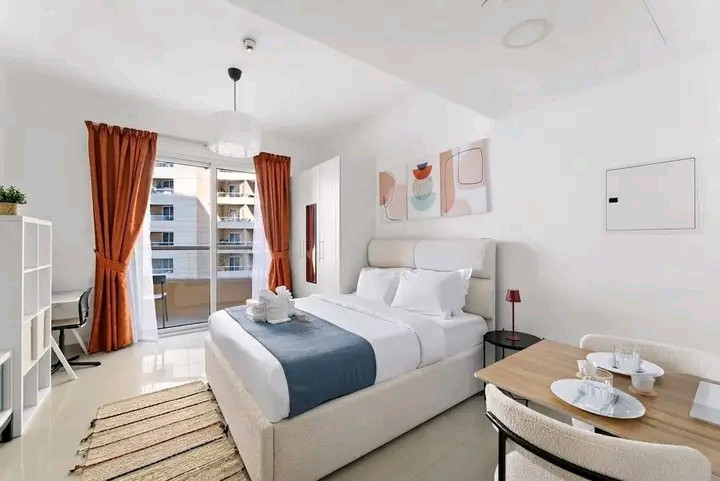 Stunning fully furnished studio