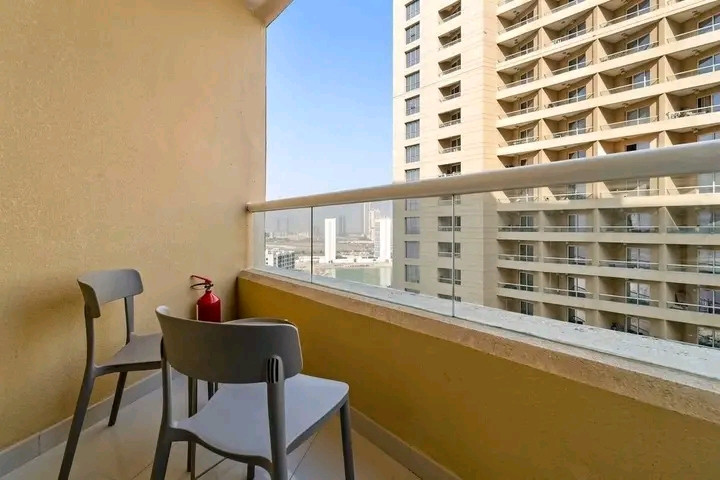 Stunning fully furnished studio