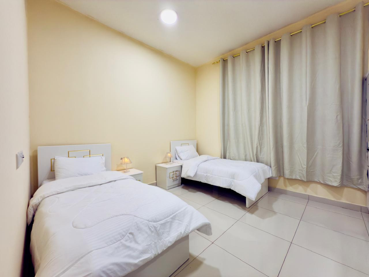 Central air conditioning, two-bedroom apartment with a living room, clean furnishings