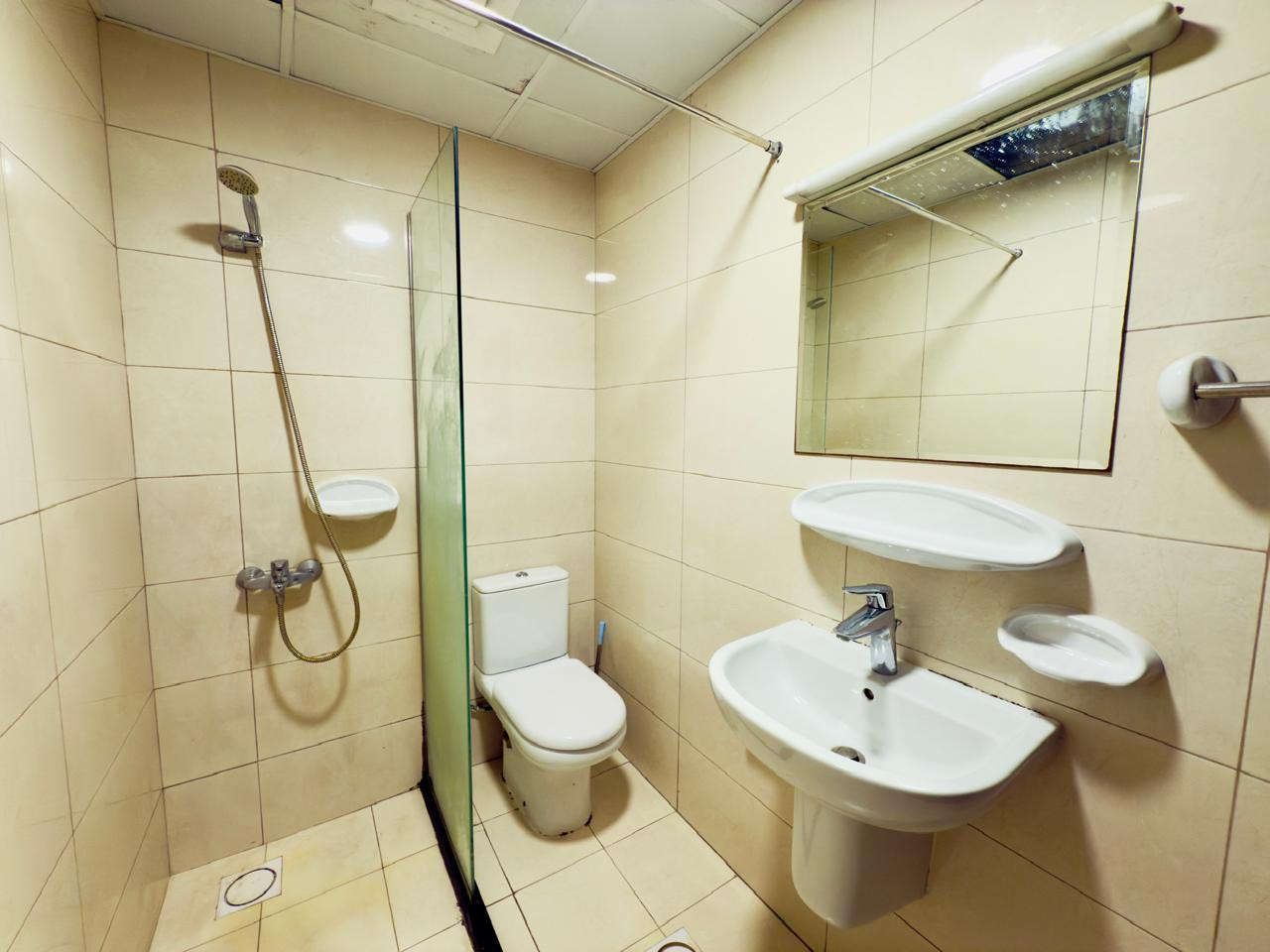 Central air conditioning, two-bedroom apartment with a living room, clean furnishings